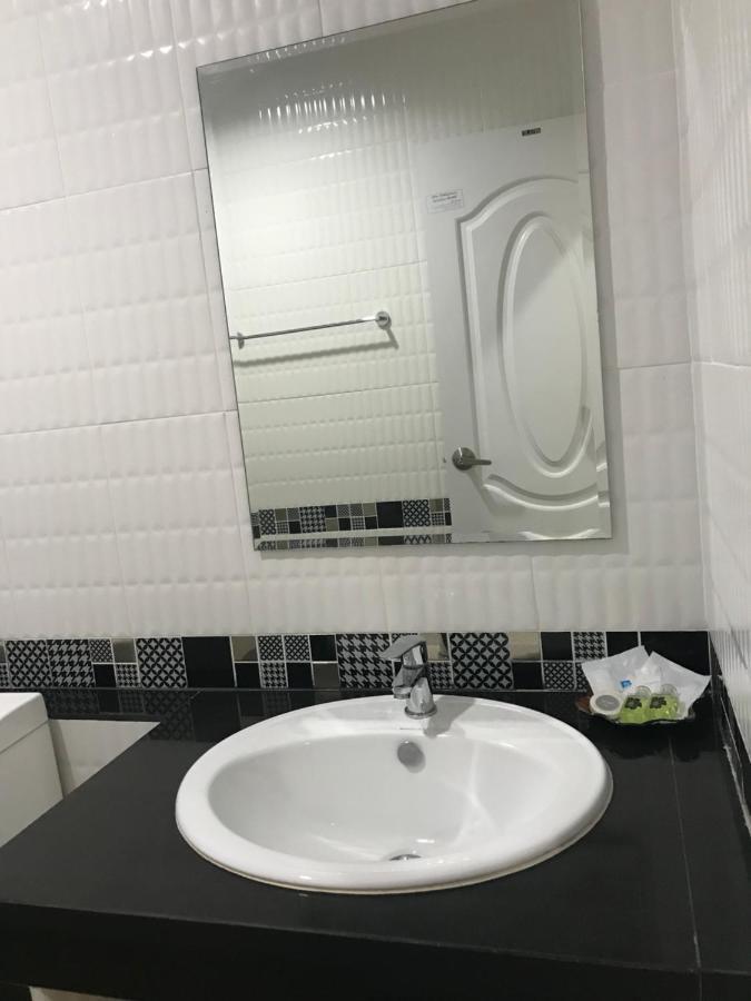 Ttt Hotel Хат Яй Екстериор снимка